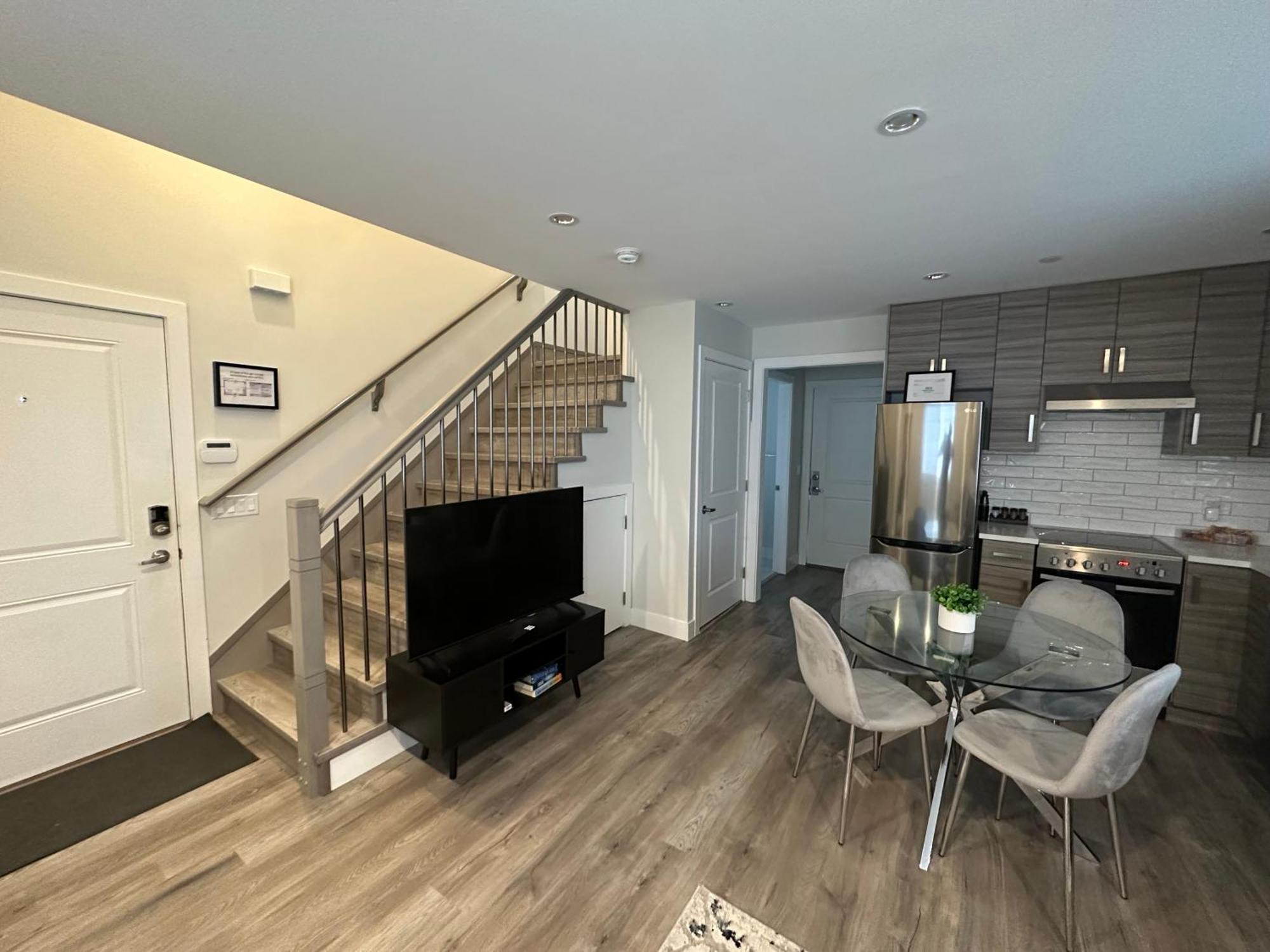 Bright And Cozy Modern Home In Vancouver - Central To Yvr-Downtown - Free Private Parking Buitenkant foto