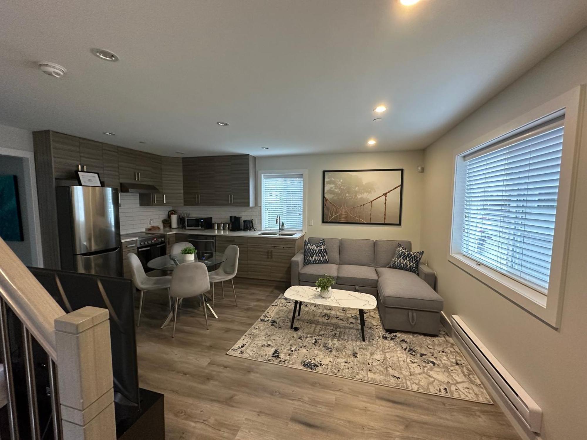 Bright And Cozy Modern Home In Vancouver - Central To Yvr-Downtown - Free Private Parking Buitenkant foto