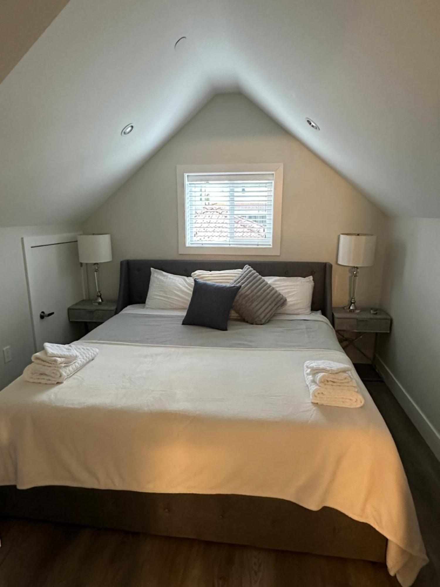 Bright And Cozy Modern Home In Vancouver - Central To Yvr-Downtown - Free Private Parking Buitenkant foto