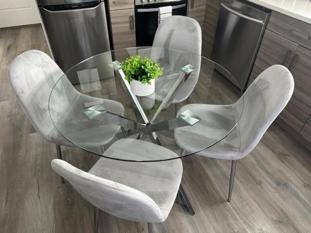 Bright And Cozy Modern Home In Vancouver - Central To Yvr-Downtown - Free Private Parking Buitenkant foto