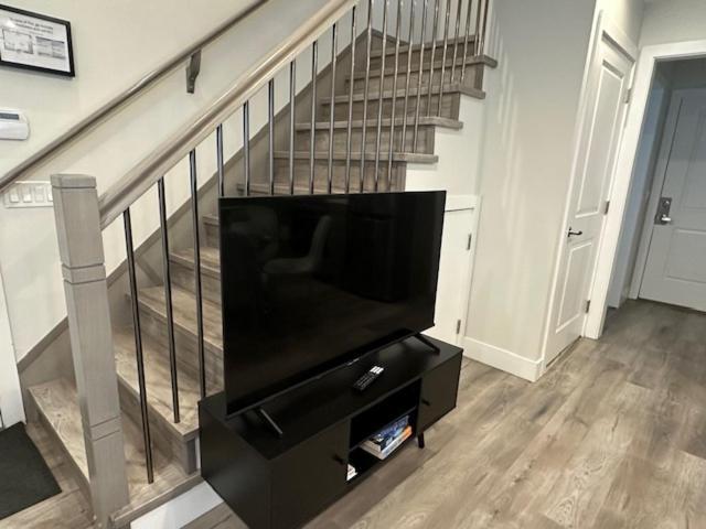 Bright And Cozy Modern Home In Vancouver - Central To Yvr-Downtown - Free Private Parking Buitenkant foto